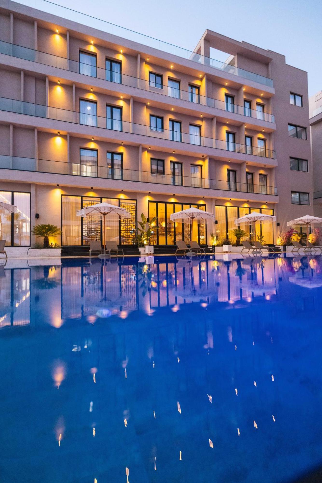 Tris3 Hotel Radhimë Esterno foto