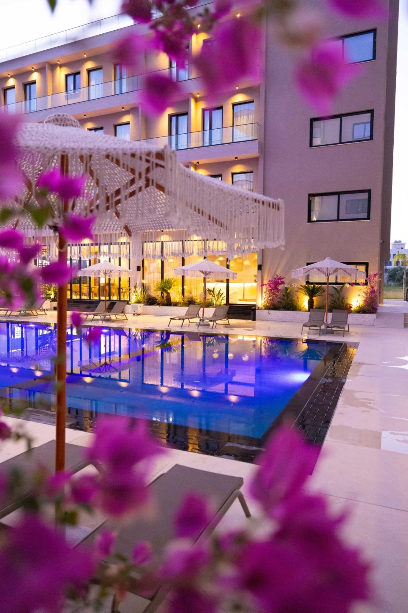 Tris3 Hotel Radhimë Esterno foto