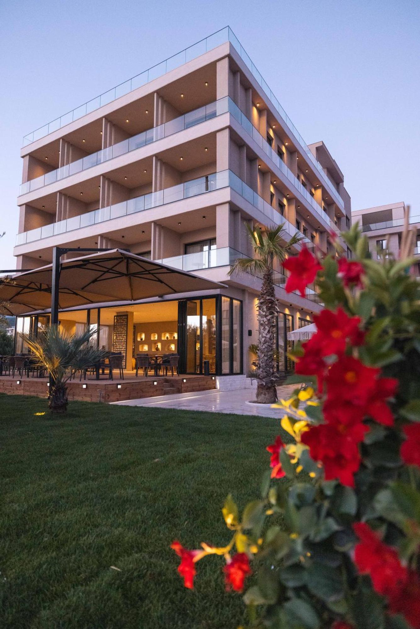 Tris3 Hotel Radhimë Esterno foto