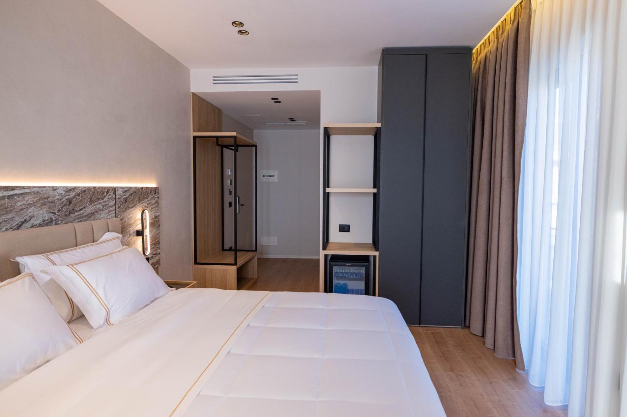 Tris3 Hotel Radhimë Esterno foto