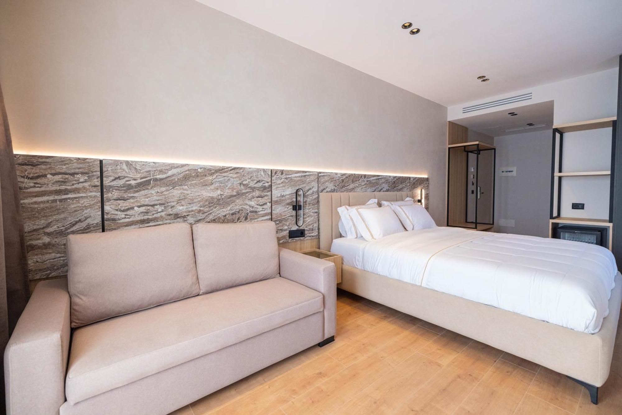 Tris3 Hotel Radhimë Esterno foto
