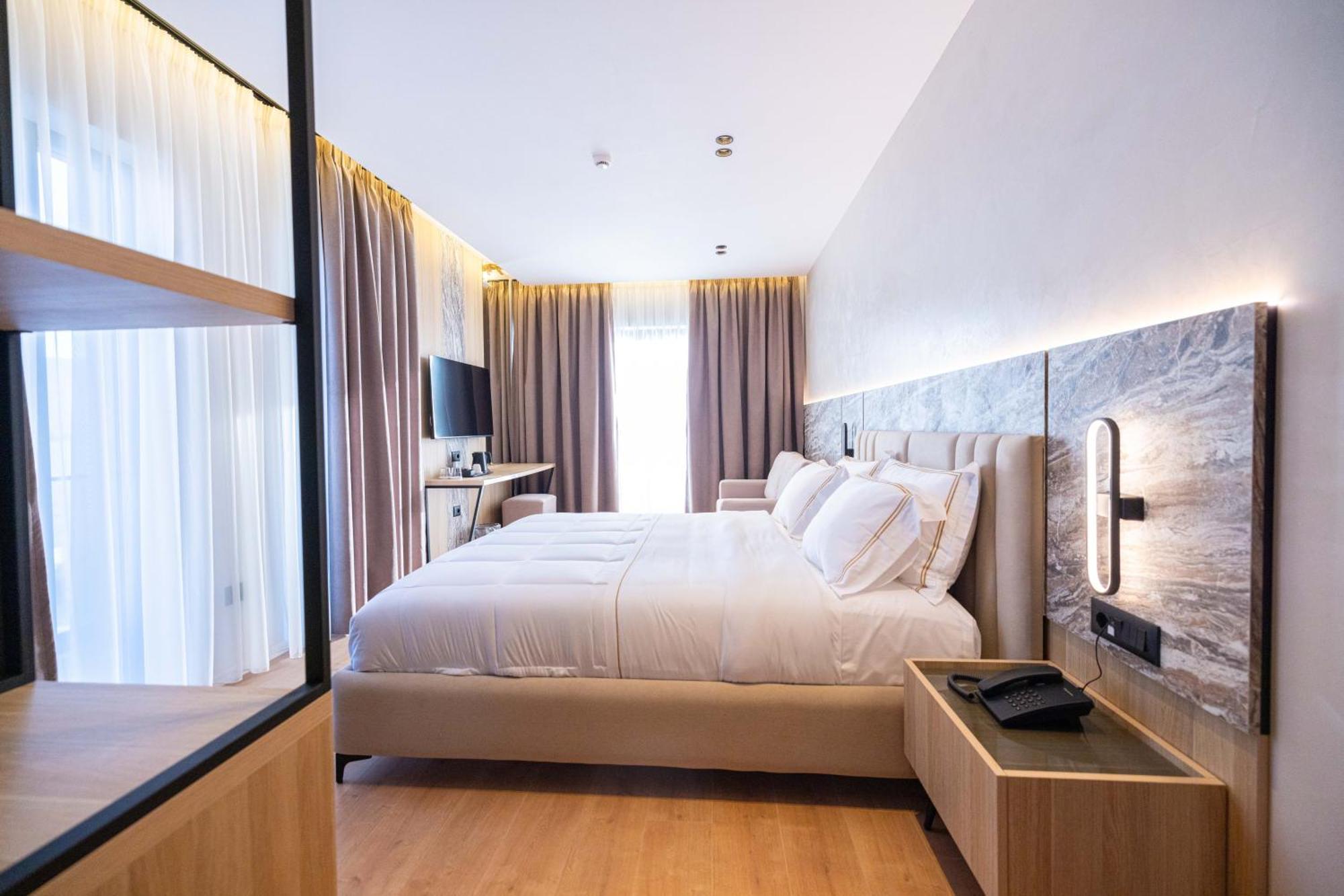 Tris3 Hotel Radhimë Esterno foto