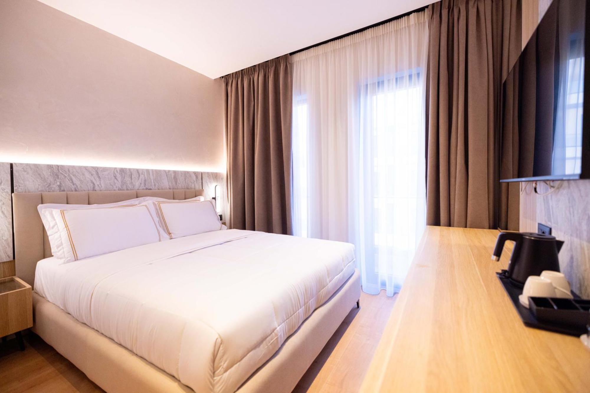 Tris3 Hotel Radhimë Esterno foto