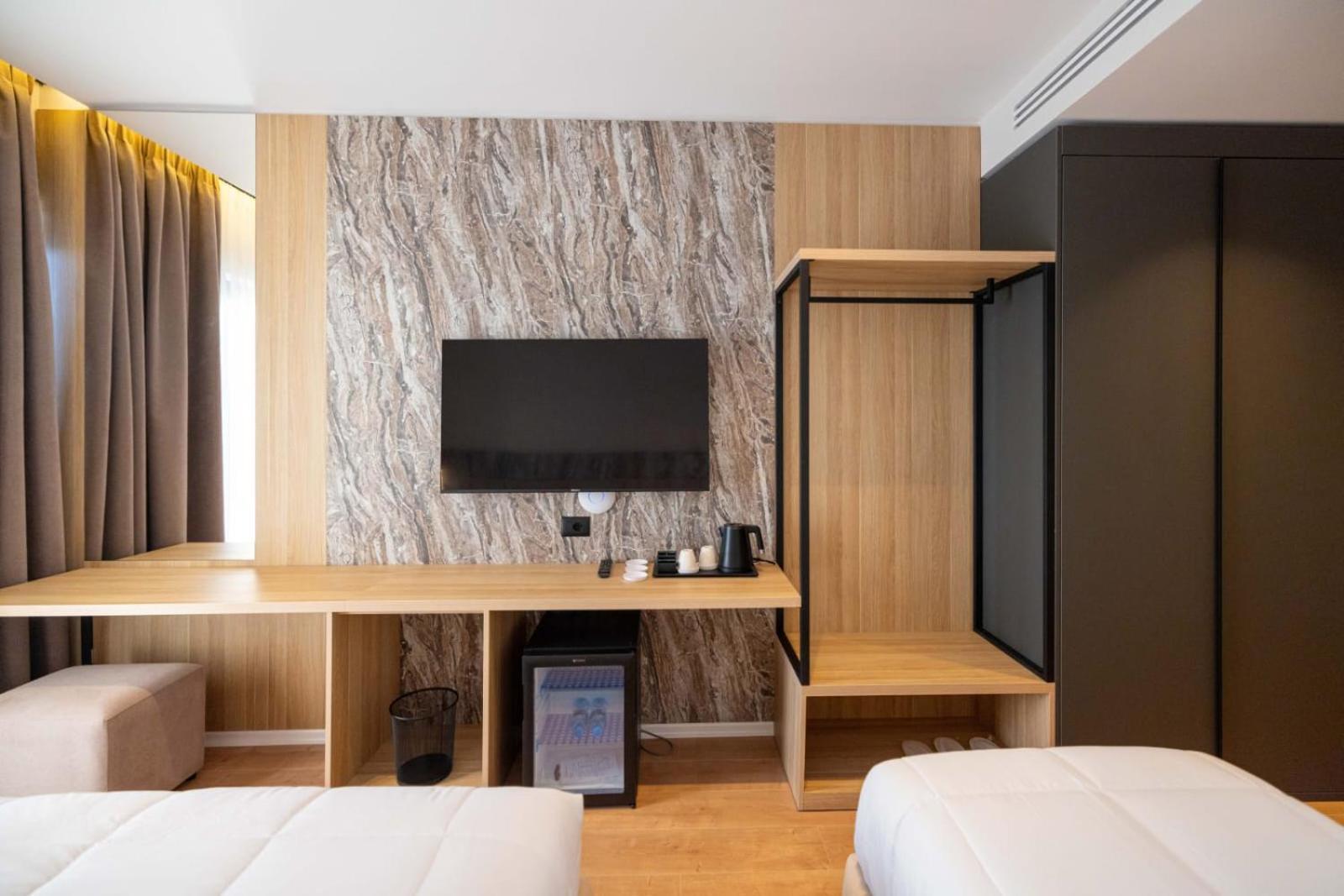 Tris3 Hotel Radhimë Esterno foto